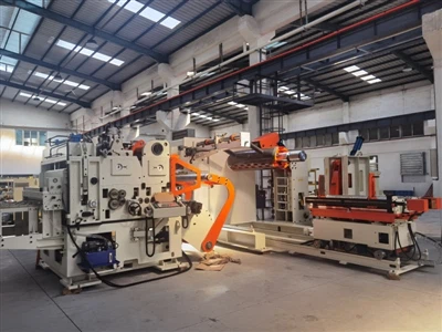 Decoiler rettetang og matemaskin til Romania